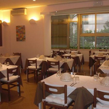 Hotel Giamaica à Viserba Di Rimini Extérieur photo